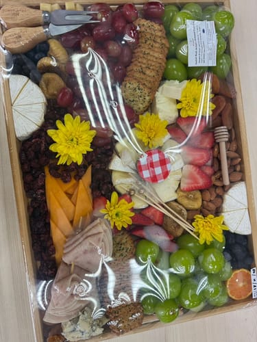 Customer photo review of Glenmarie 7-Types Cheese Lovers Grazing Platter (with Solid Wooden Tray) [Available in KL & Selangor only]