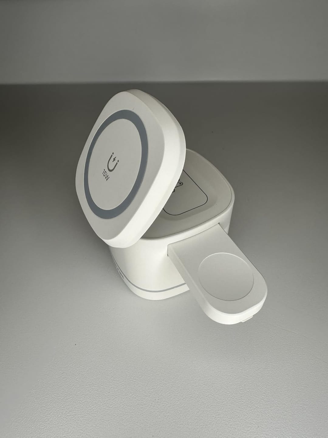 Customer photo review of Gitryin Magnetic 3-in-1 Wireless Charging Station for 3C Devices