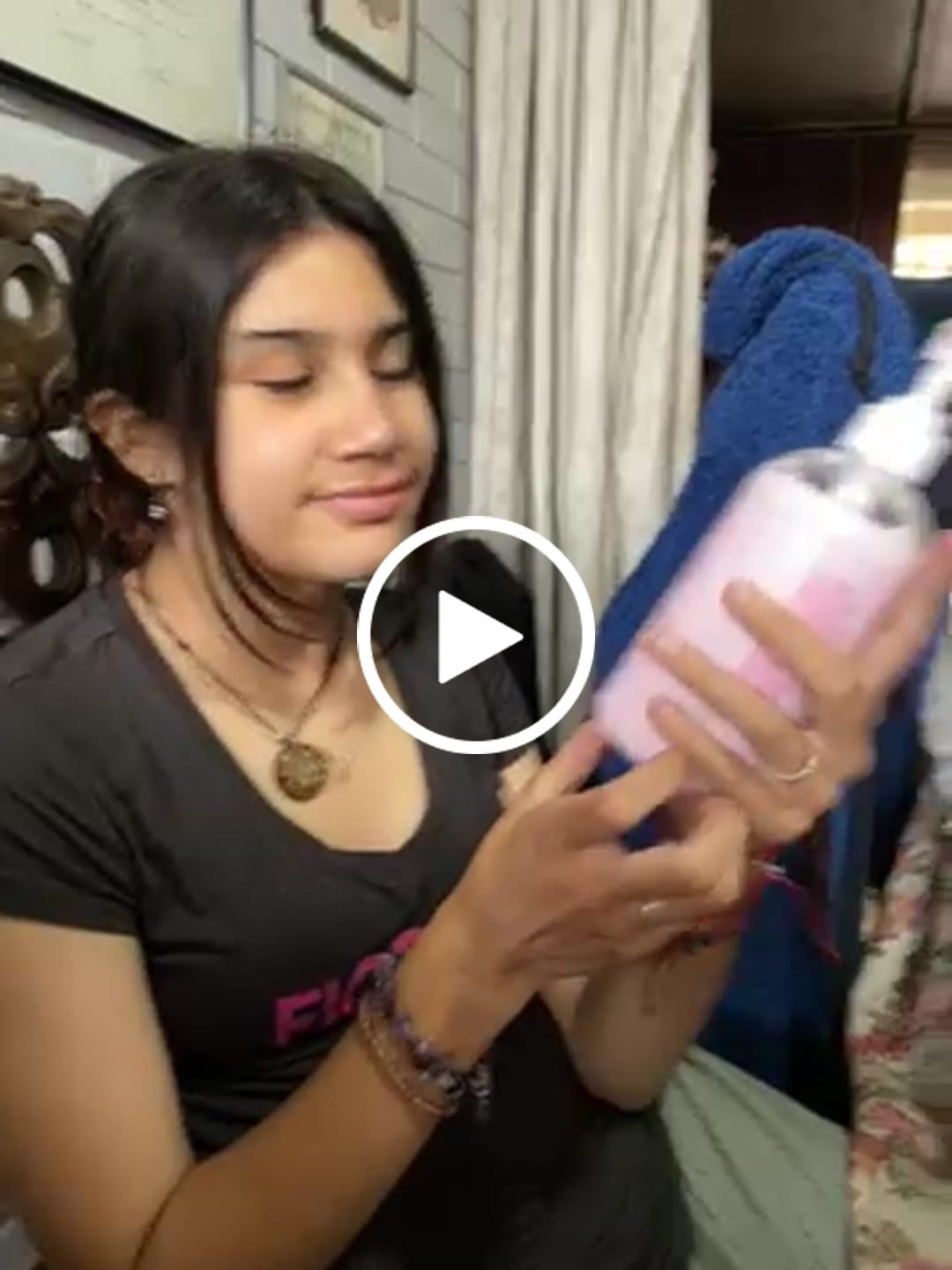Customer video review of Crema de Cuerpo Reafirmante e Hidratante Cotton Candy 500 ml