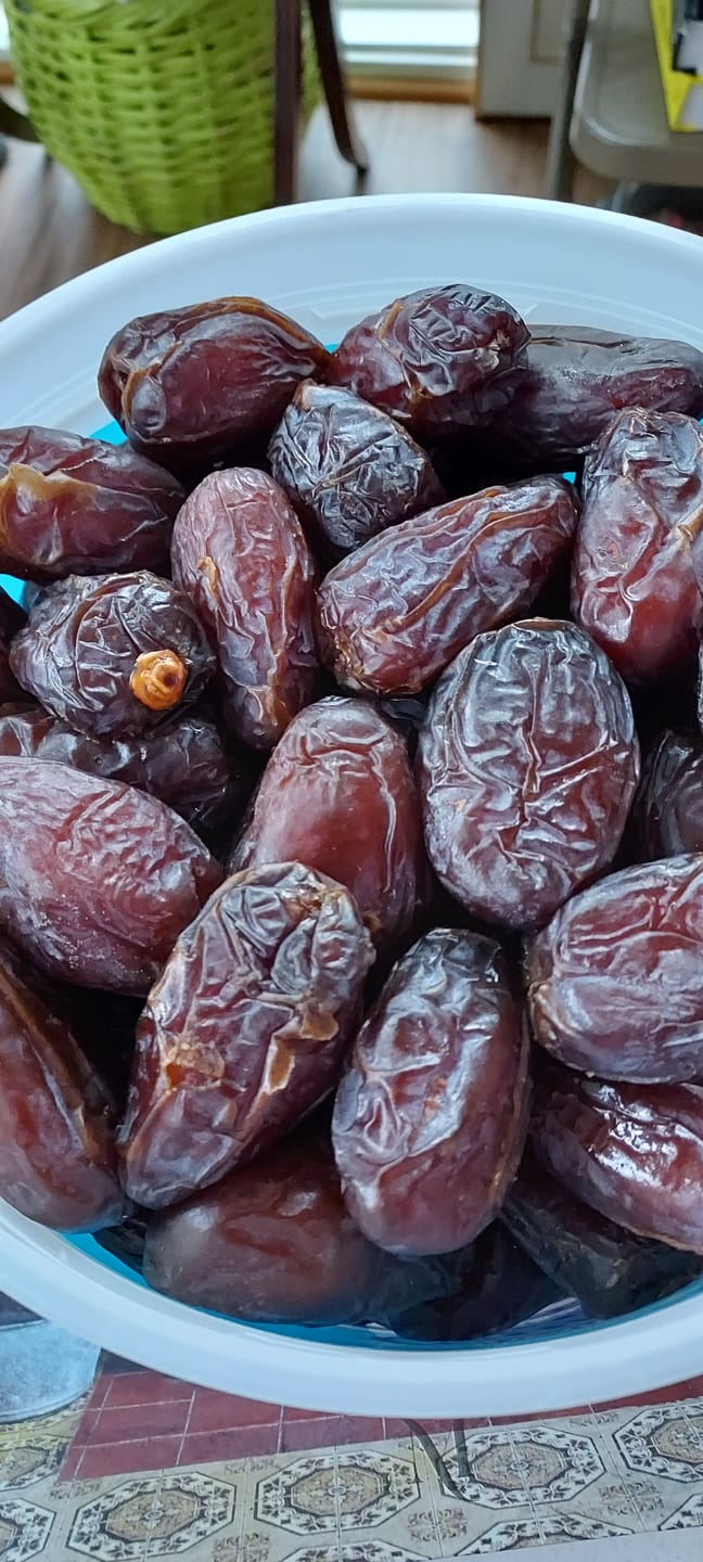 Customer photo review of Organic Jumbo Medjool Dates Box