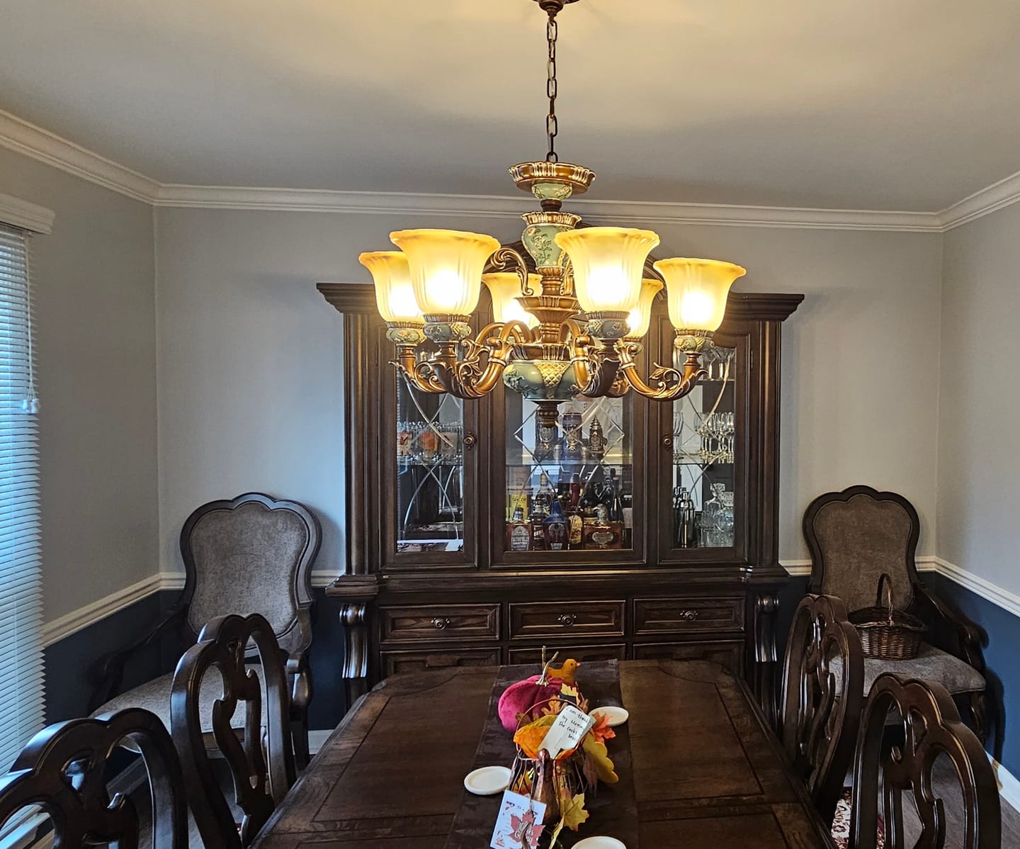 Customer photo review of Traditional Antique Ceramic Dining Room Chandelier with Frosted Flower Glass Shades