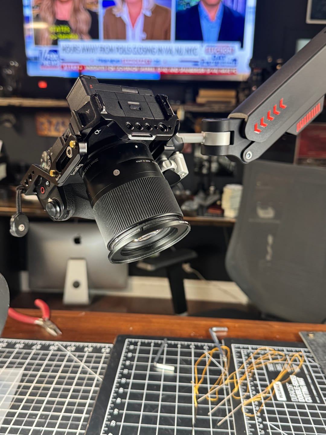 Customer photo review of Floating Hydraulic Camera Articulating Arm Stand