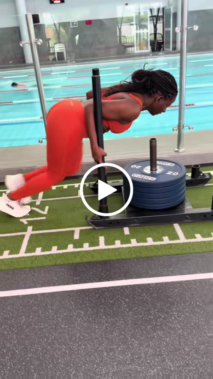 Customer video review of Adjustable Strap High Impact Sports Bra & Pocket Leggings Set