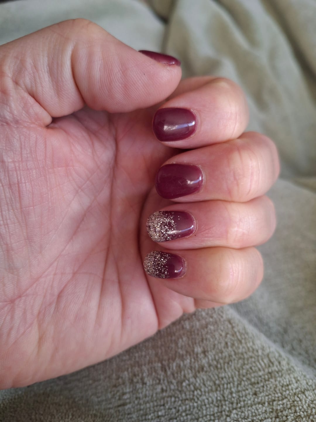 Customer photo review of Shallow Gold Dipping Powder