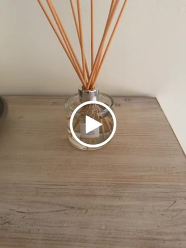 Customer video review of French Vanilla Reed Diffuser
