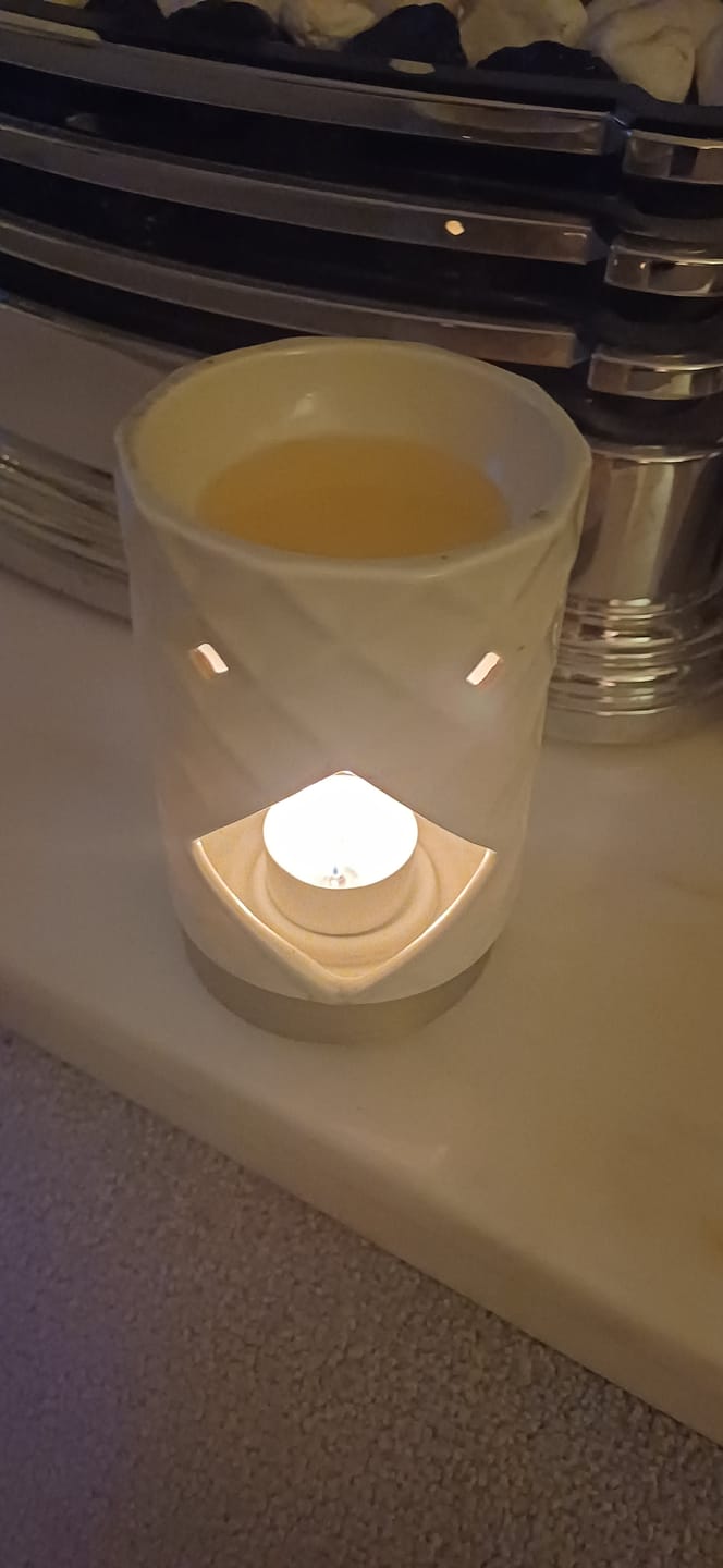 Customer photo review of Autumn Leaves Gel Melt - 20% off Fragrance of the Month