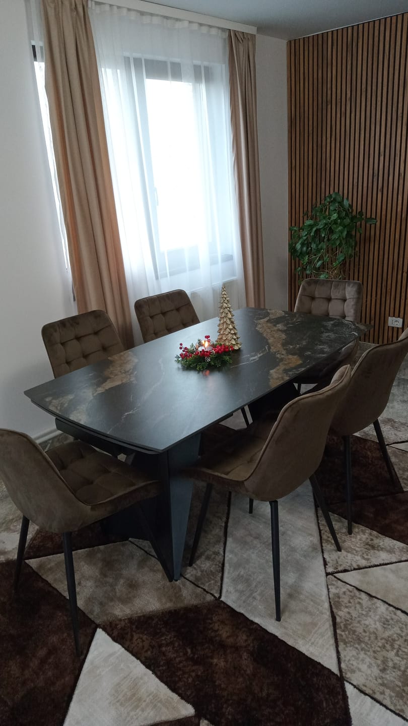 Customer photo review of Masa extensibila ARMANI, negru cu efect de marmura/negru, piatra sinterizata/otel, 165-241x90x77 cm