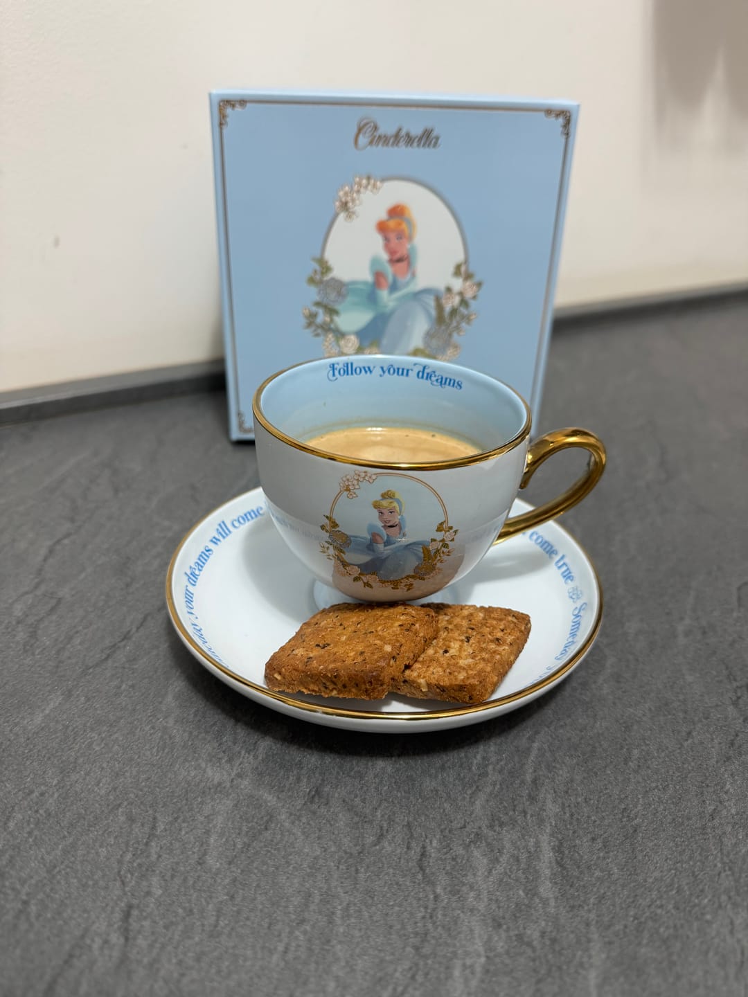 Customer photo review of Disney: Cenerentola - Tazza con piattino