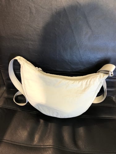 Customer photo review of Uniqlo Unisex Round Mini Shoulder Bag 30 Natural