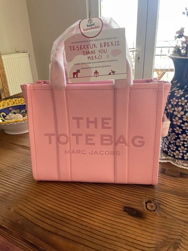 Customer photo review of Marc Jacobs Women's The Leather Medium Tote Bag Ribbon Pink