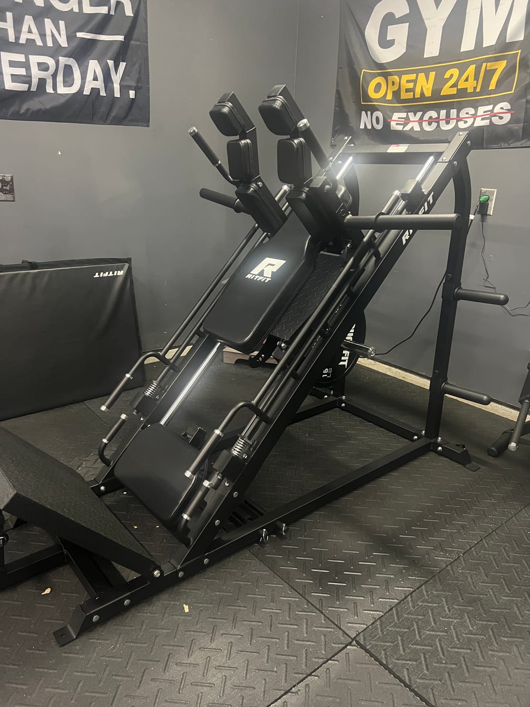 Customer photo review of RitFit GAZELLE 3-in-1 Leg Press Hack Squat Machine for Home Gym