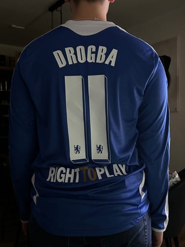 Customer photo review of Didier Drogba Chelsea Champhions League 2012 Munich Final Retro Long Sleeve Jersey