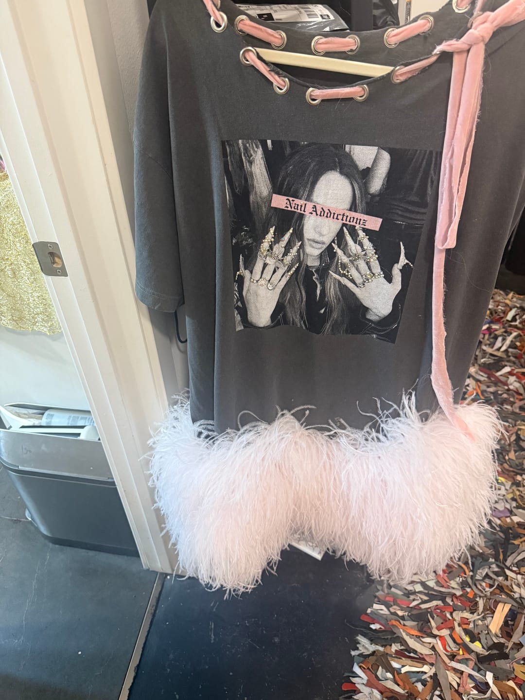 Customer photo review of Ostrich Feather Boa - 8Ply