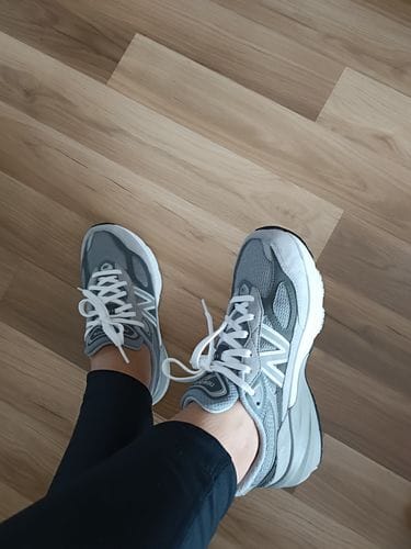 Customer photo review of New Balance 990v6 Grey Junior GC990GL6