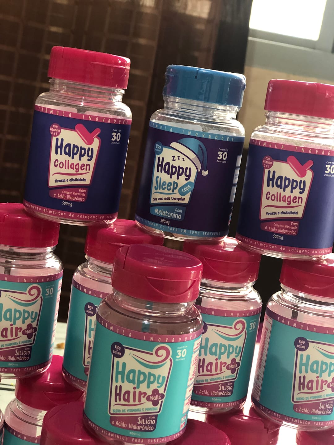Customer photo review of Happy Hair 6 Potes + 6 Potes Grátis + 2 Colágenos + 1 Melatonina (Total 15 Potes)