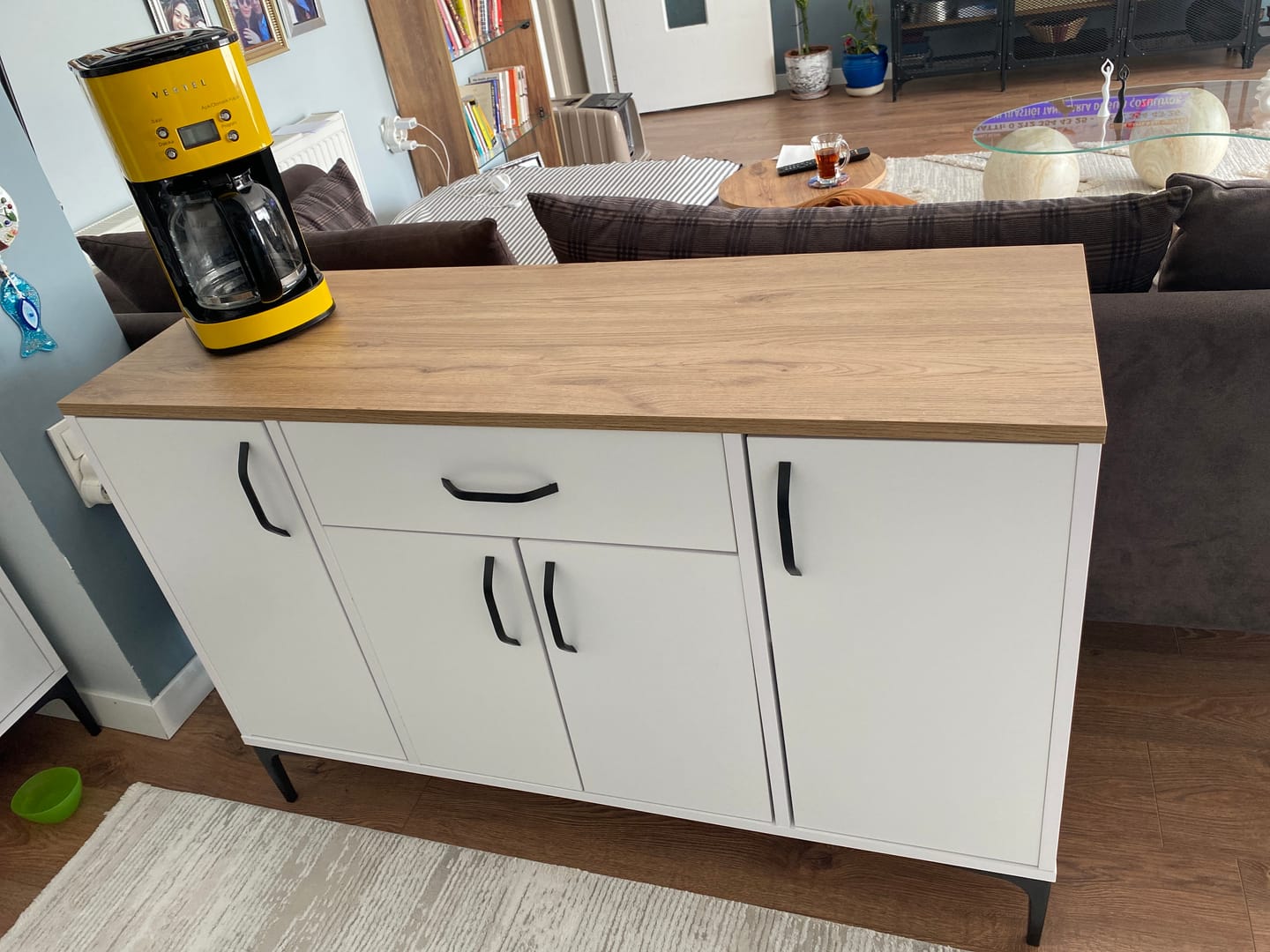 Customer photo review of Rani JE136 Kahve Köşesi Çok Amaçlı Dolap 4 Kapaklı 1 Çekmeceli Kiler Mutfak Dolabı Beyaz - Sepet Ceviz