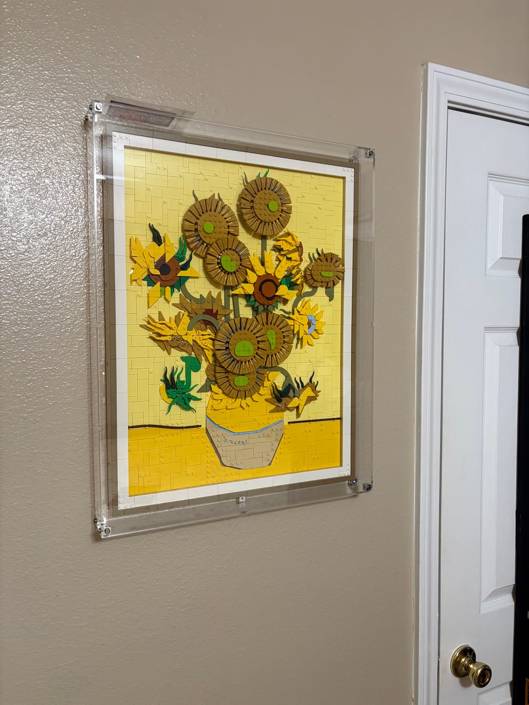 Customer photo review of Wall Mounted Display Case for LEGO® 31215 Art Vincent van Gogh – Sunflowers