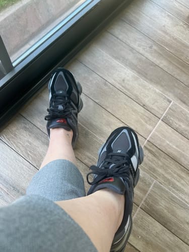 Customer photo review of New Balance 9060 Black with Castlerock and Rain Cloud U9060BLK