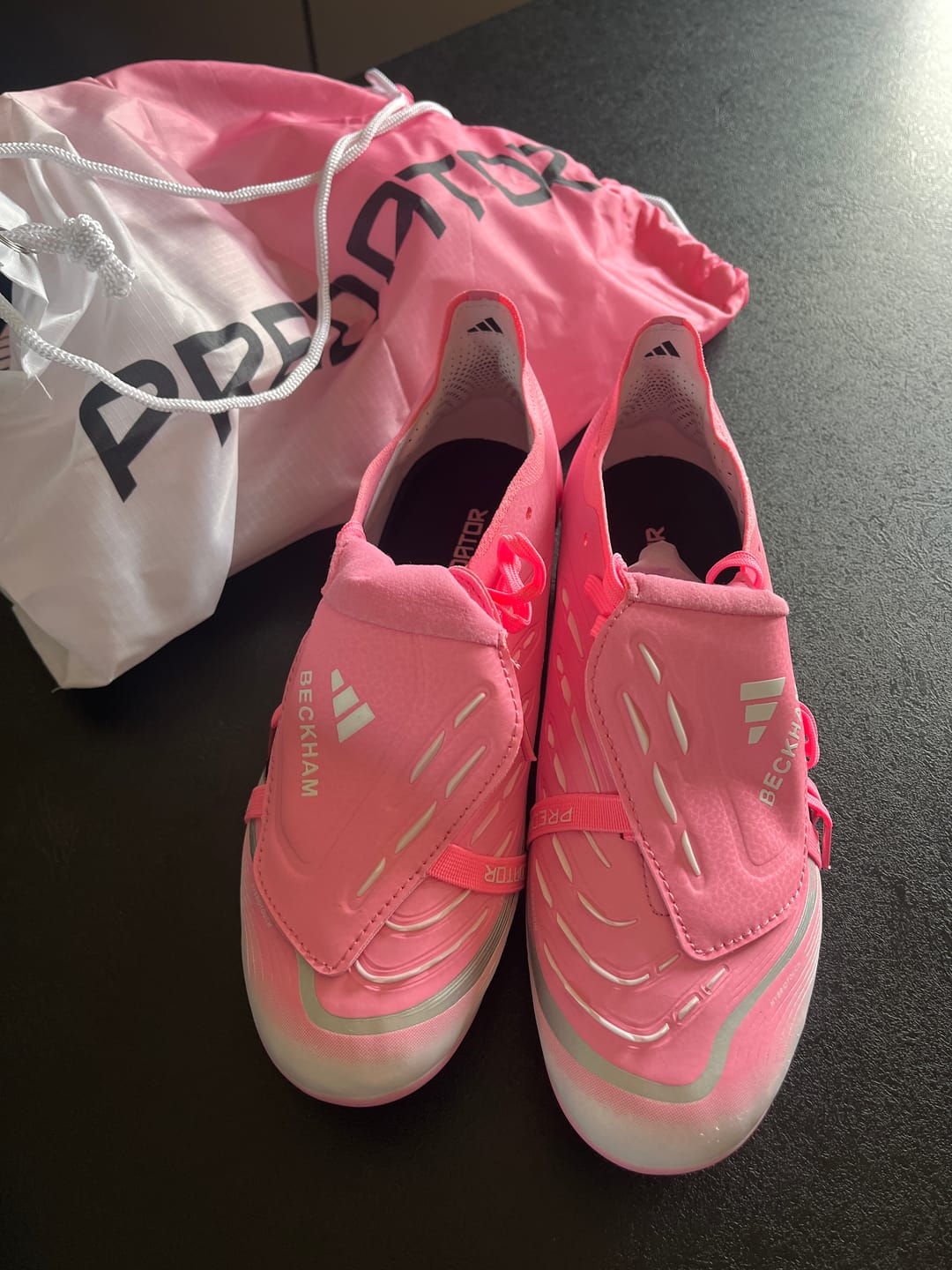 Customer photo review of Predator 25 Elite Fold-over Tongue FG Beckham - Rose/Bleu/Noir/Argent