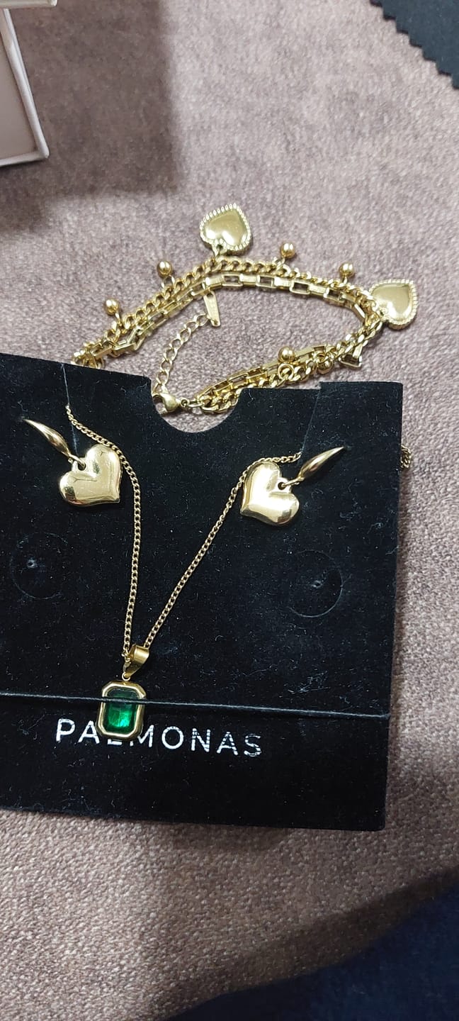 Customer photo review of Classic Emerald Necklace & Hearts All Over Bracelet Jewellery Set