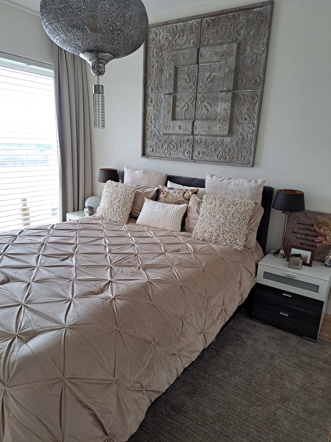 Customer photo review of Kussenslopen Velvet™ Diamond Taupe/grey 60x70cm 2-Pack