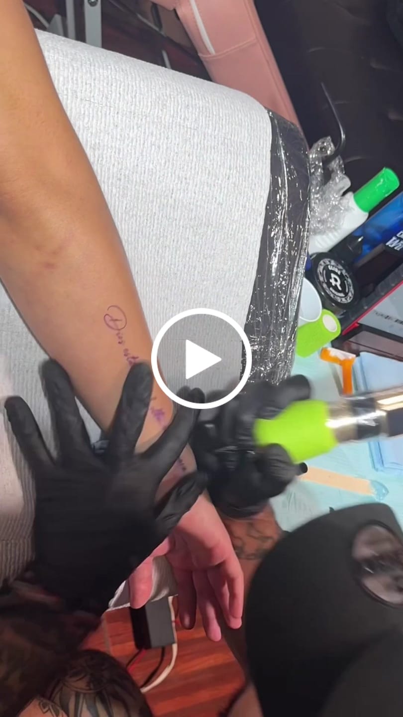 Customer video review of EMALLA Eliot Tattoo Cartridge Needles Sample (Box of 20)