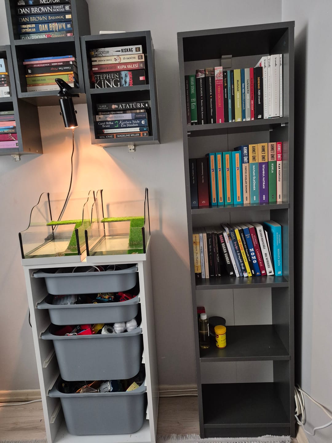Customer photo review of Rani HC111 Kitaplık 5 Raflı Çalışma Odası Kütüphane Modern Duvar Rafı Antrasit
