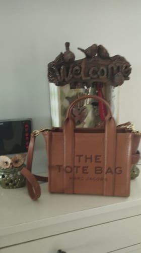 Customer photo review of Marc Jacobs Women's The Leather Small Tote Bag Argan Oil