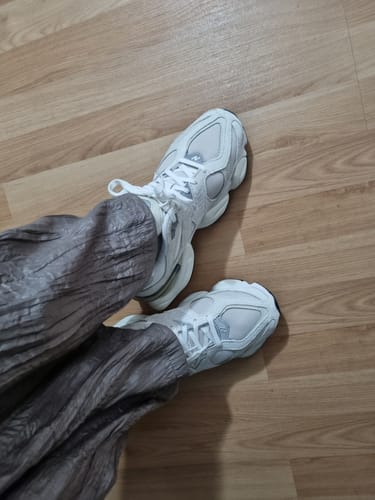 Customer photo review of New Balance 9060 Sea Salt with Moonbeam and Turtledove U9060WHT