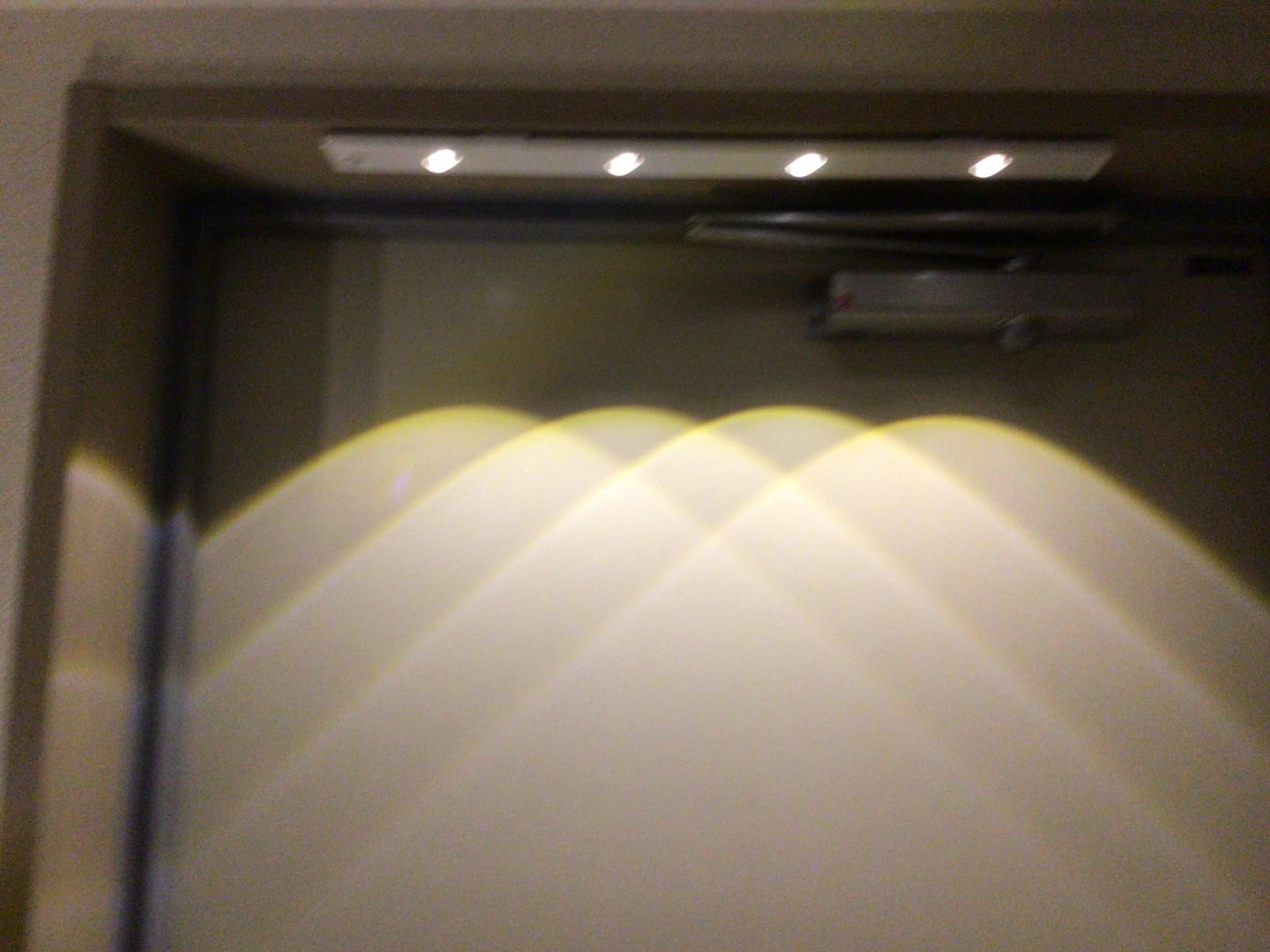 Customer photo review of 多機能超薄型LEDキャビネットライト　20/30/40/50/60センチ