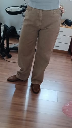 Vera S. review of Calça Jeans Reta Araçá Marrom Claro image 1 out of 3