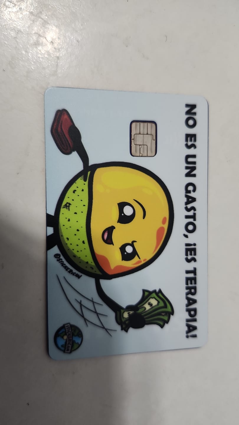 Customer photo review of No es un Gasto, es Terapia - Sticker para Tarjeta de Crédito