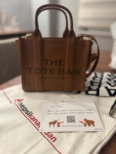 Customer photo review of Marc Jacobs Women's The Leather Small Tote Bag Argan Oil