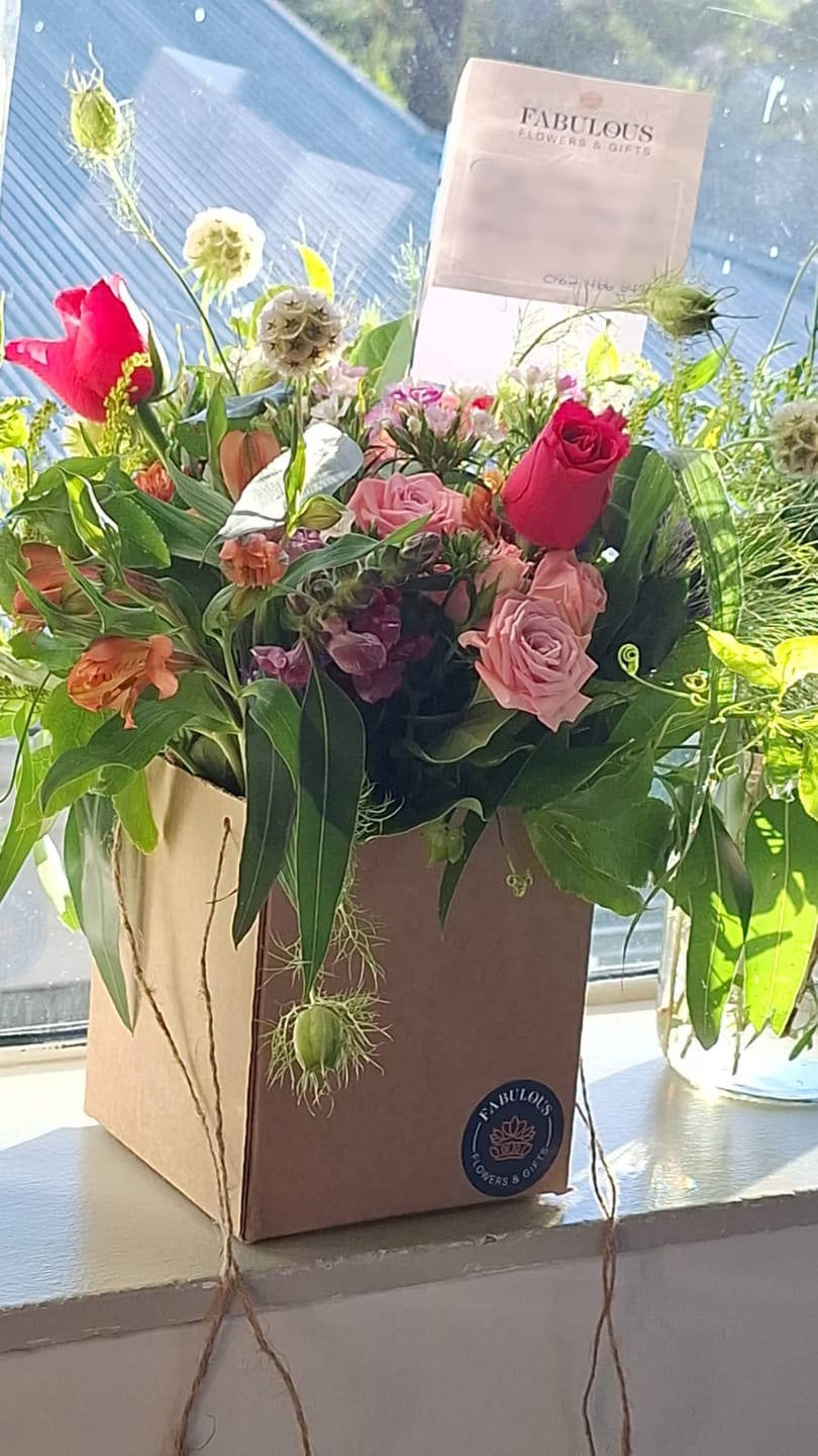 Customer photo review of Summer Delight Posy Box