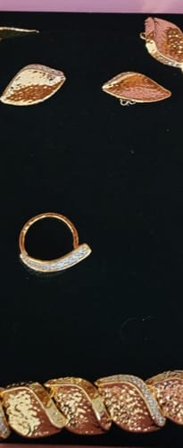 Customer photo review of Orecchini Foglia con Pavé di Zirconi
