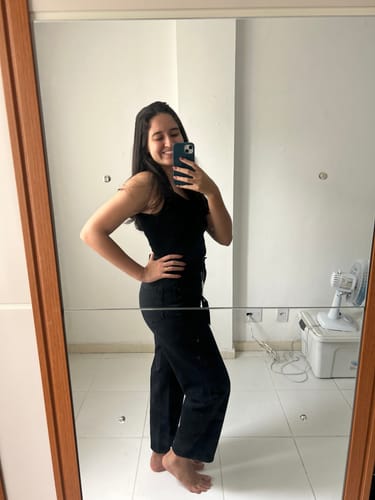 Rafaela M. review of Calça Jeans Reta Araçá Preta image 1 out of 2