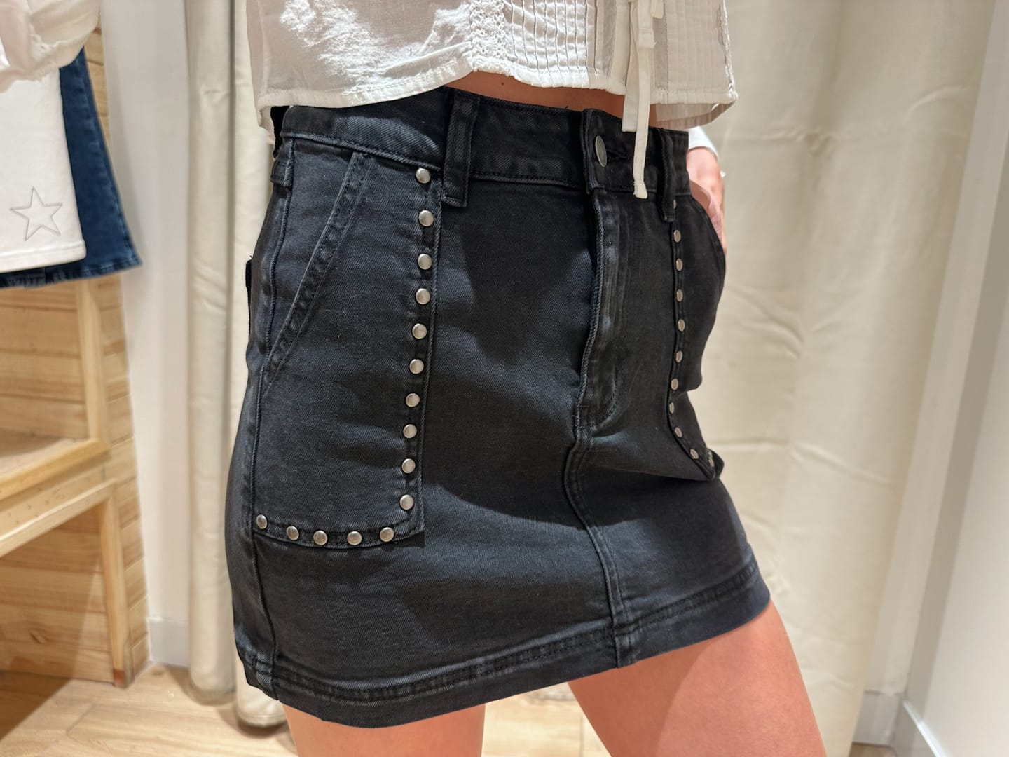 Customer photo review of Falda Tachas Black