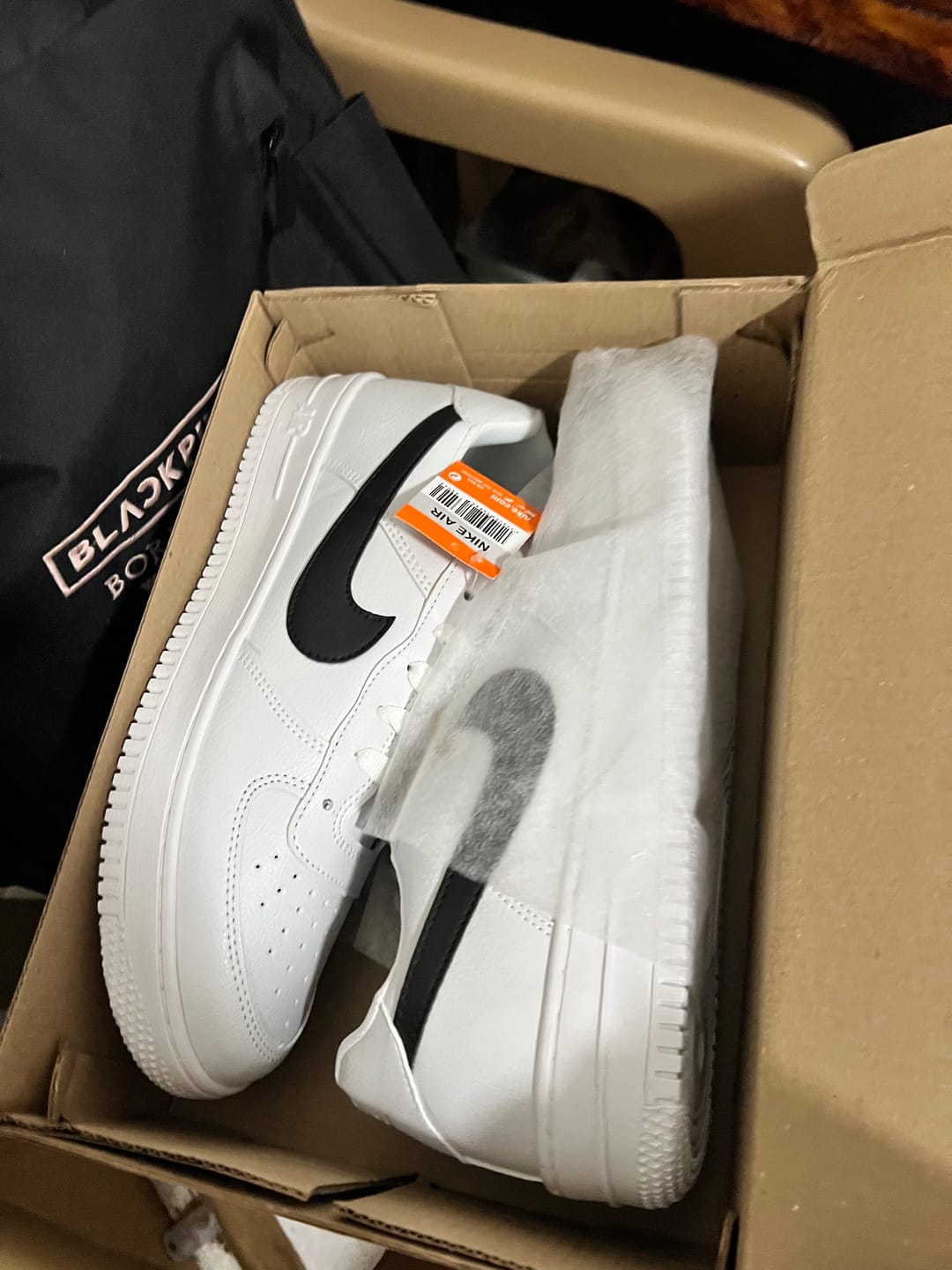 Customer photo review of Tenis 270 Blanco Negro