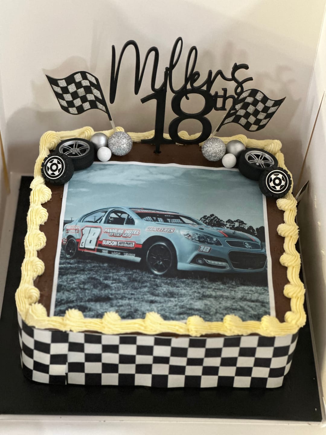 Customer photo review of 19 cm x 19 cm Square Pre-cut Custom Edible Icing Image