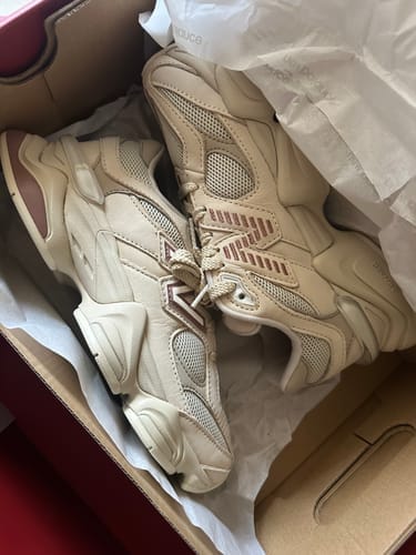 Customer photo review of New Balance 9060 Bone with Sparrow U9060ZGC