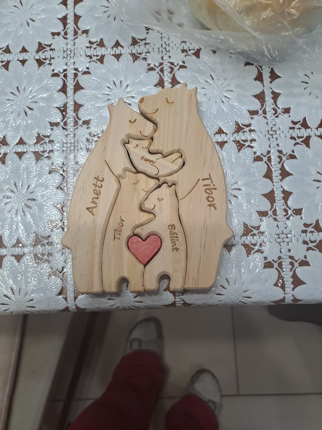 Customer photo review of Szívből Faragva ™ - Fa Maci Család Név Gravírozással