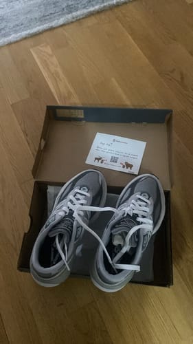 Customer photo review of New Balance Made in USA 990v4 Core Grey with Silver U990GR4
