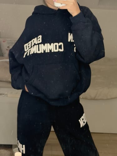 Customer photo review of GATED COMMUNITY CUFFED SWEATPANTS NAVY