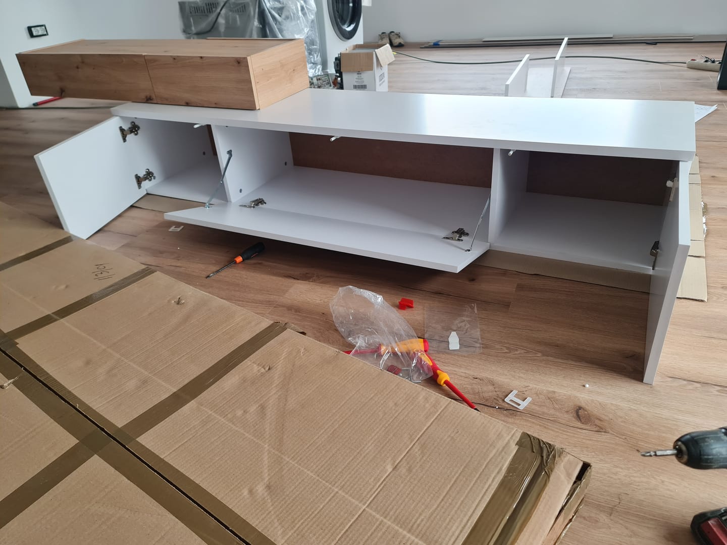 Customer photo review of Mobilier living REBECA, stejar artisan/alb, PAL, 210x43x200 cm
