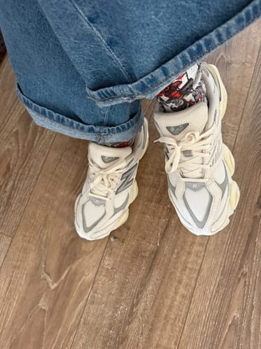 Customer photo review of New Balance 9060 Sea Salt with Concrete and Silver Metallic U9060ECA