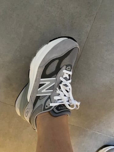 Customer photo review of New Balance 990v6 Grey Junior GC990GL6