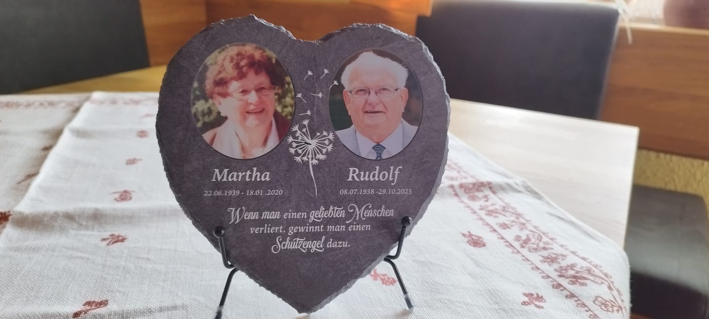 Customer photo review of Unsere Schutzengel - Personalisiertes Trauer Schieferherz für 2 Personen
