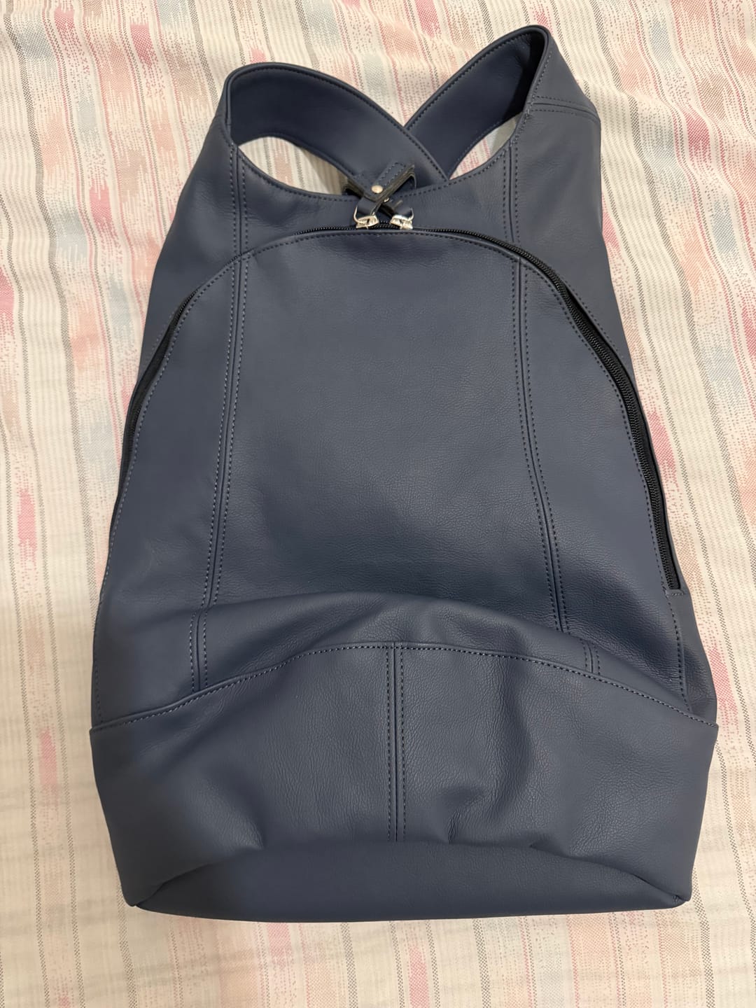Customer photo review of Le Sac à dos Mela AppleSkin™  Vegan - Ergonomique et Antivol