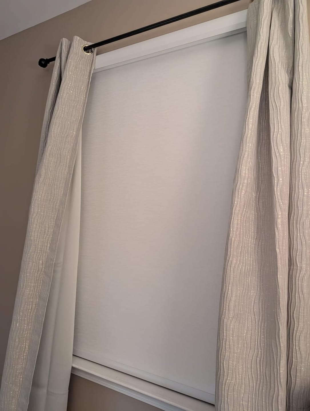 Customer photo review of Bringnox Motorized Roller Shades 100% Blackout Cream