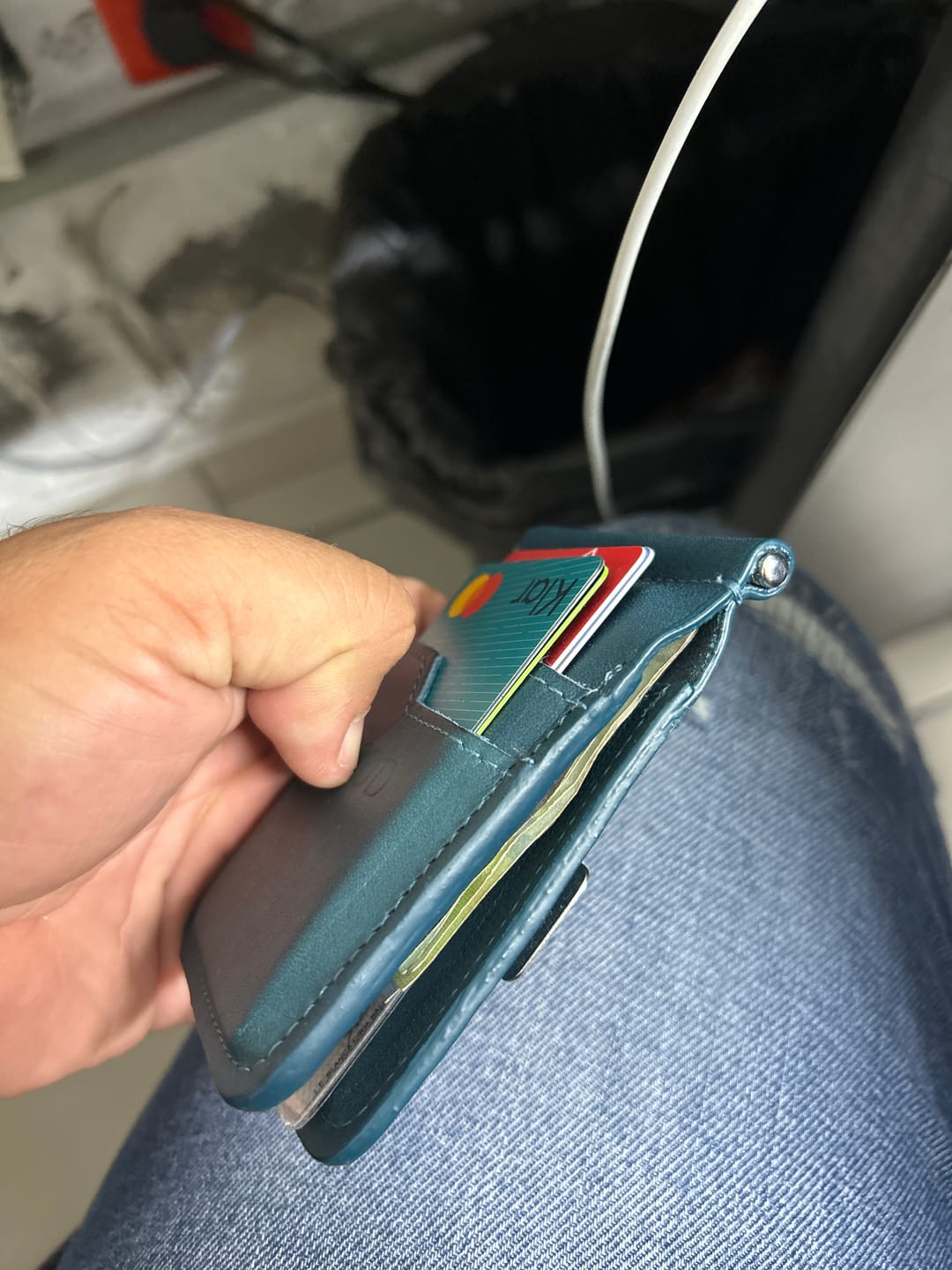 Customer photo review of Billetera de clip Cesar Blue Cherry